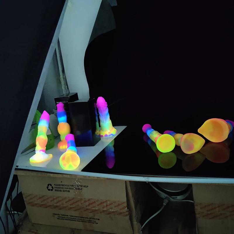 YOCY 2022 Fantasy Monster Dildo Luminous Huge Anal Plug With Suction Cup Dildo Mulit Colors Glowing Animal Sex Toy For Women Men