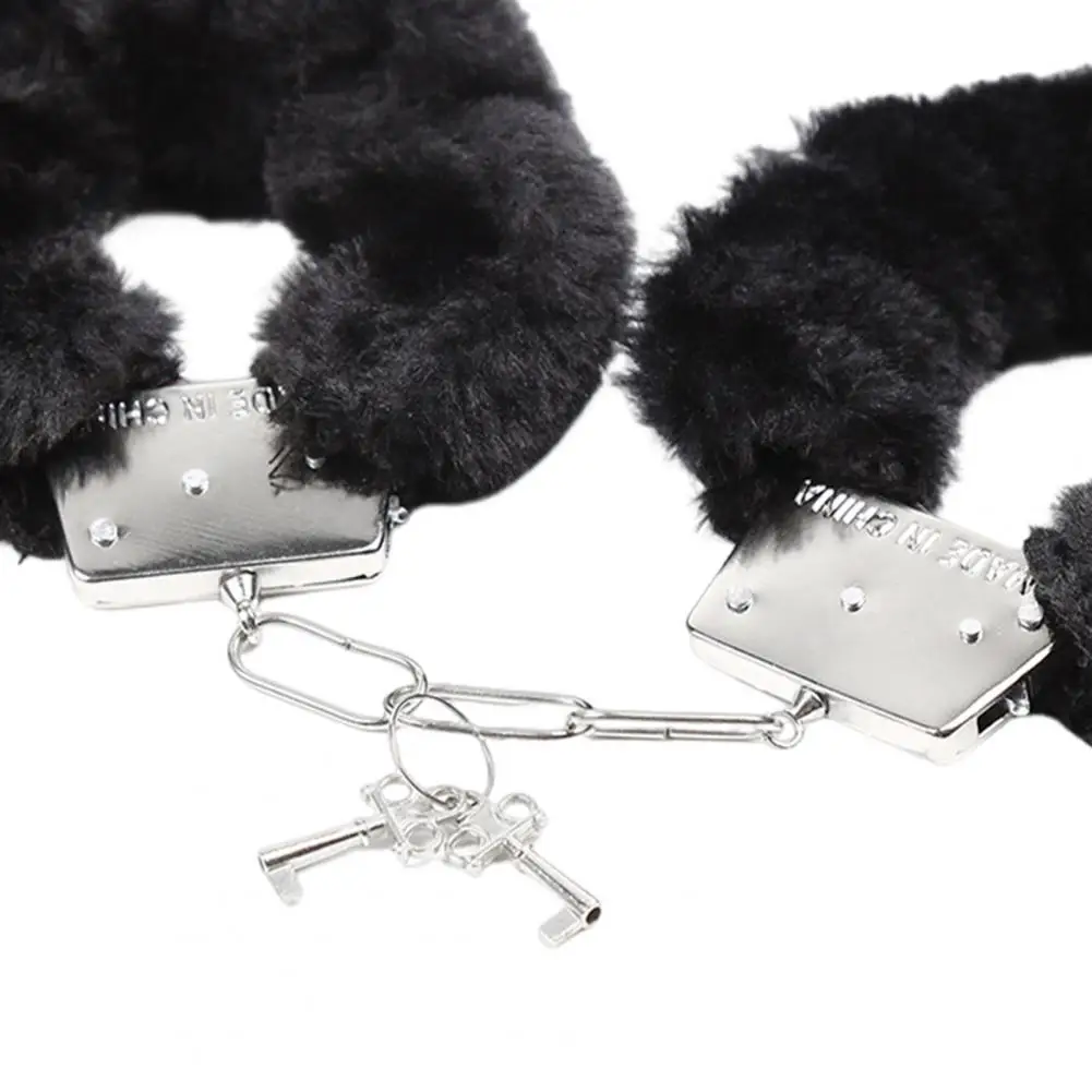 1 Pair Double Lock Manacle Faux Fur Bracelet Stainless Wrist Ankle O Ring Hand Cuffs Adult Couple Sex Toy Cops Criminal Cosplay 1 Pair Double Lock Manacle Faux Fur Bracelet Stainless Wrist Ankle O Ring Hand Cuffs Adult Couple Sex Toy Cops Criminal Cosplay