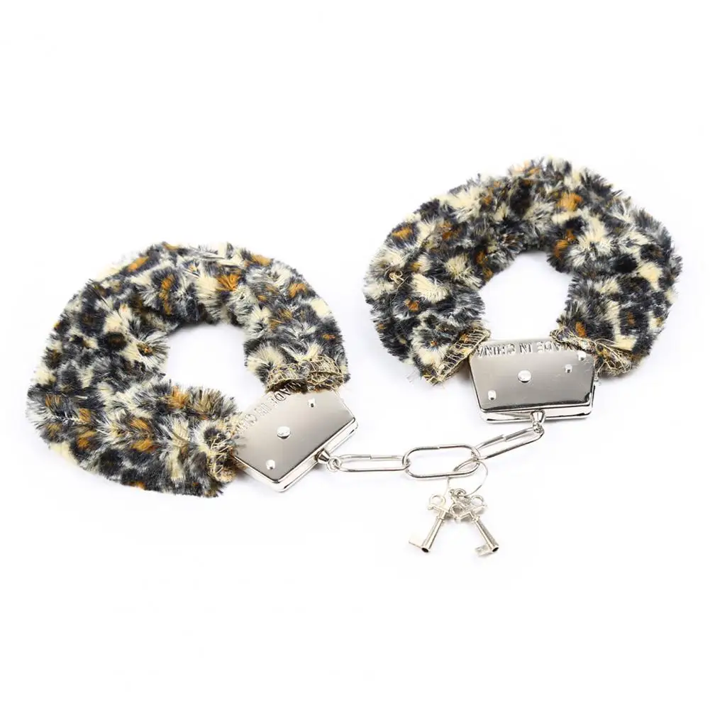 1 Pair Double Lock Manacle Faux Fur Bracelet Stainless Wrist Ankle O Ring Hand Cuffs Adult Couple Sex Toy Cops Criminal Cosplay 1 Pair Double Lock Manacle Faux Fur Bracelet Stainless Wrist Ankle O Ring Hand Cuffs Adult Couple Sex Toy Cops Criminal Cosplay