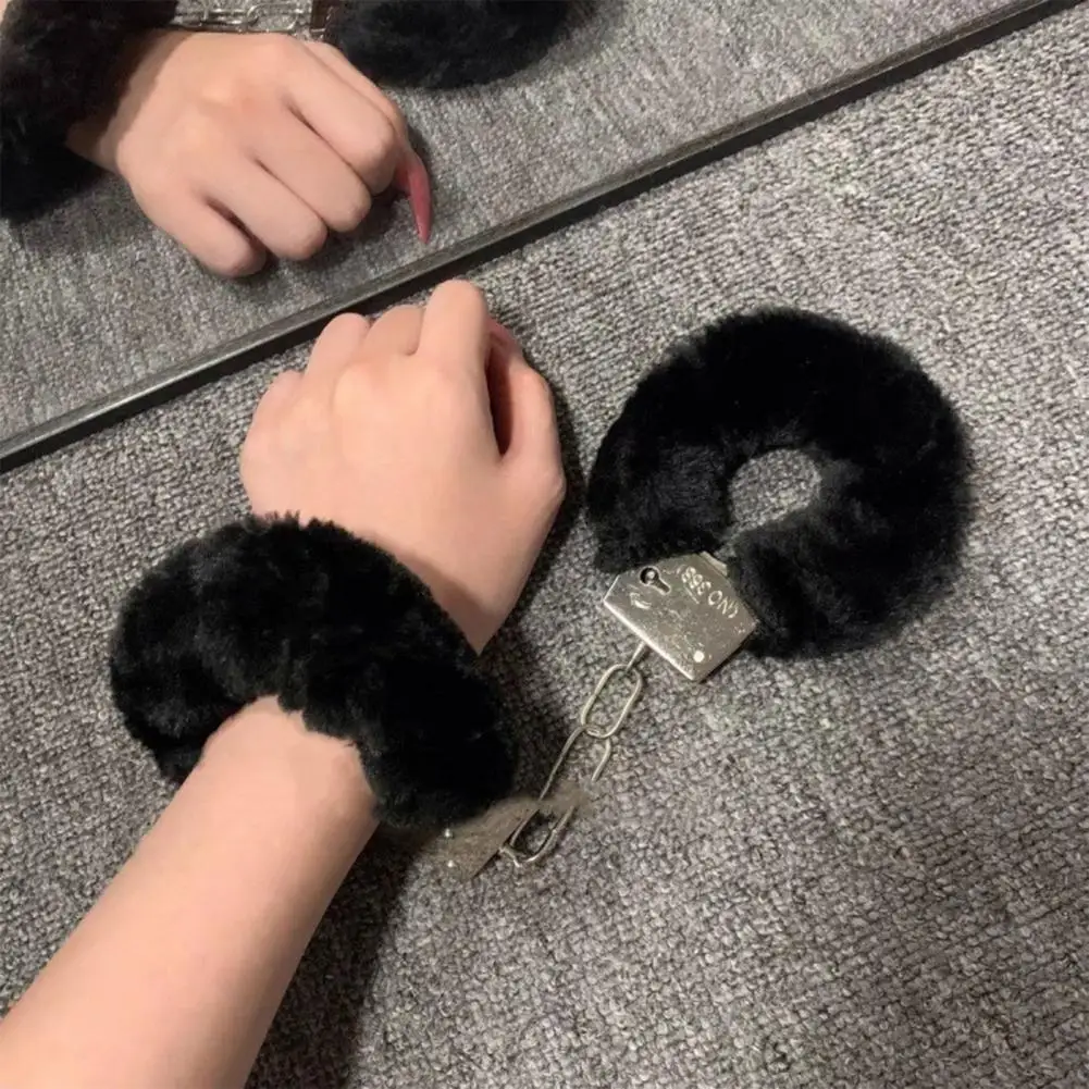 1 Pair Double Lock Manacle Faux Fur Bracelet Stainless Wrist Ankle O Ring Hand Cuffs Adult Couple Sex Toy Cops Criminal Cosplay 1 Pair Double Lock Manacle Faux Fur Bracelet Stainless Wrist Ankle O Ring Hand Cuffs Adult Couple Sex Toy Cops Criminal Cosplay