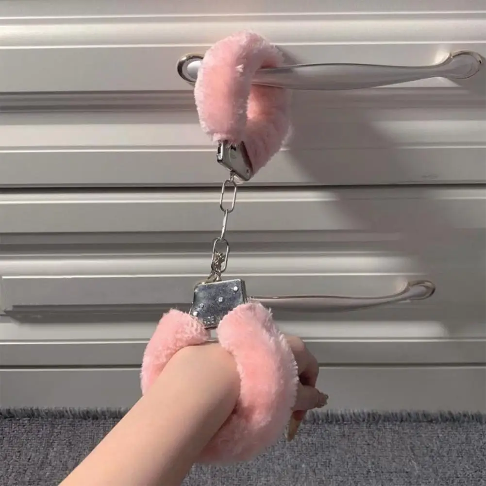 1 Pair Double Lock Manacle Faux Fur Bracelet Stainless Wrist Ankle O Ring Hand Cuffs Adult Couple Sex Toy Cops Criminal Cosplay 1 Pair Double Lock Manacle Faux Fur Bracelet Stainless Wrist Ankle O Ring Hand Cuffs Adult Couple Sex Toy Cops Criminal Cosplay
