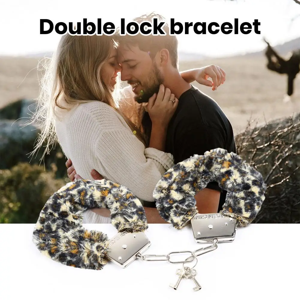 1 Pair Double Lock Manacle Faux Fur Bracelet Stainless Wrist Ankle O Ring Hand Cuffs Adult Couple Sex Toy Cops Criminal Cosplay 1 Pair Double Lock Manacle Faux Fur Bracelet Stainless Wrist Ankle O Ring Hand Cuffs Adult Couple Sex Toy Cops Criminal Cosplay