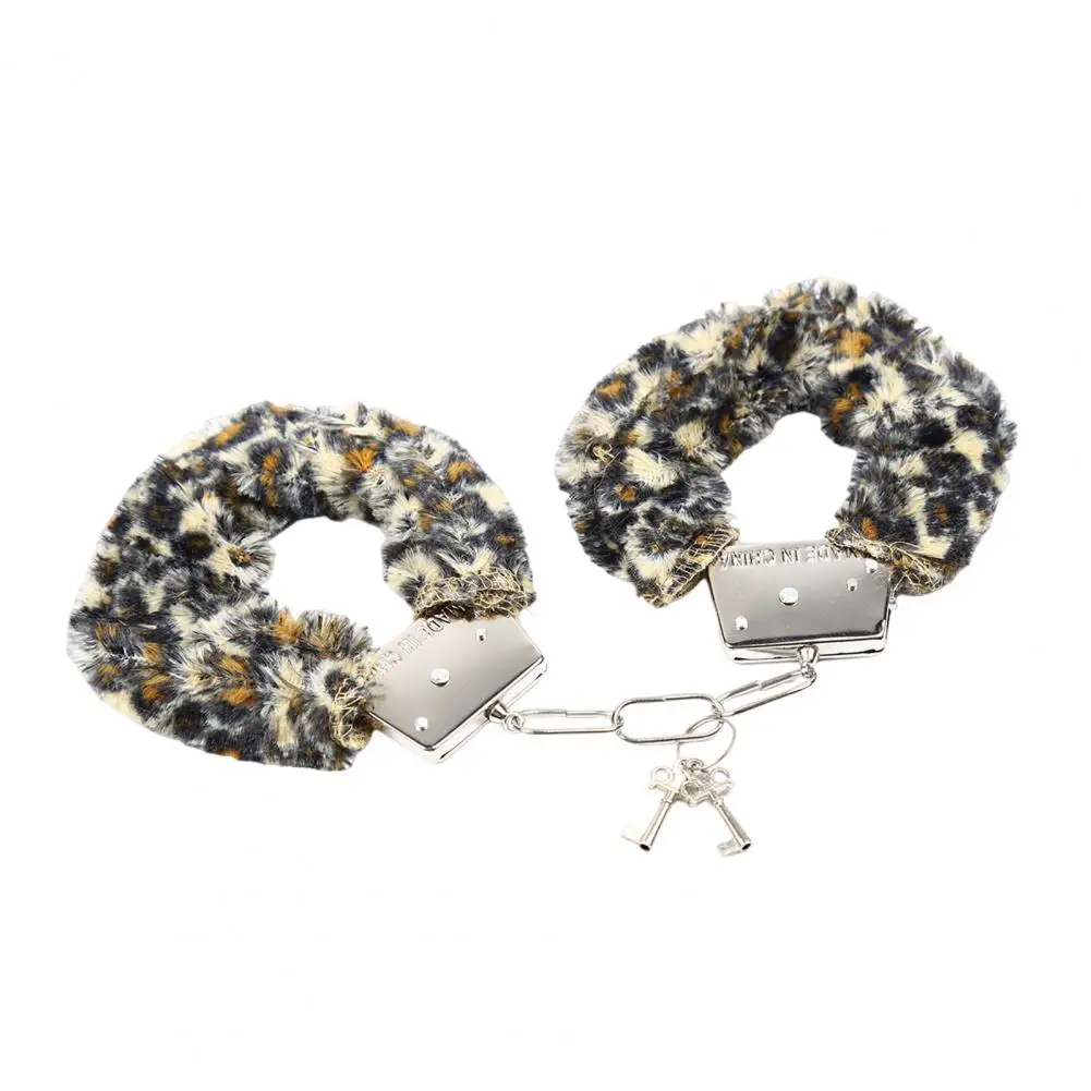 1 Pair Double Lock Manacle Faux Fur Bracelet Stainless Wrist Ankle O Ring Hand Cuffs Adult Couple Sex Toy Cops Criminal Cosplay 1 Pair Double Lock Manacle Faux Fur Bracelet Stainless Wrist Ankle O Ring Hand Cuffs Adult Couple Sex Toy Cops Criminal Cosplay