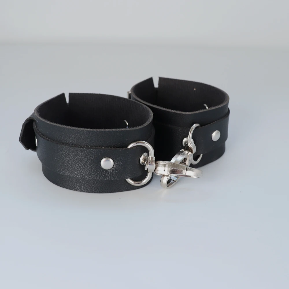 Sexy Adjustable Leather Handcuffs For Sex Toys For Woman Couples Hang Buckle Link Bdsm Bondage Restraints Exotic Accessories Sexy Adjustable Leather Handcuffs For Sex Toys For Woman Couples Hang Buckle Link Bdsm Bondage Restraints Exotic Accessories