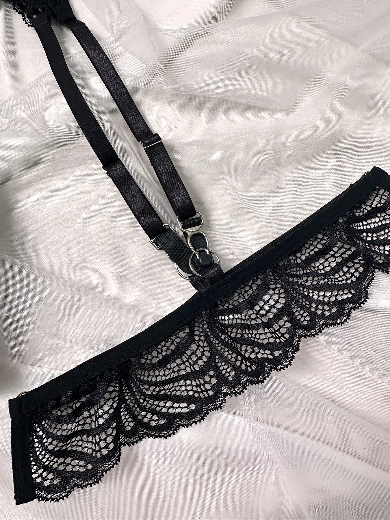 Fashion Personality New Onlyfan Steel Ring Bra Lace Mesh Sexy Cross Webbing Hollow Erotic Lingerie Waistband Hanging