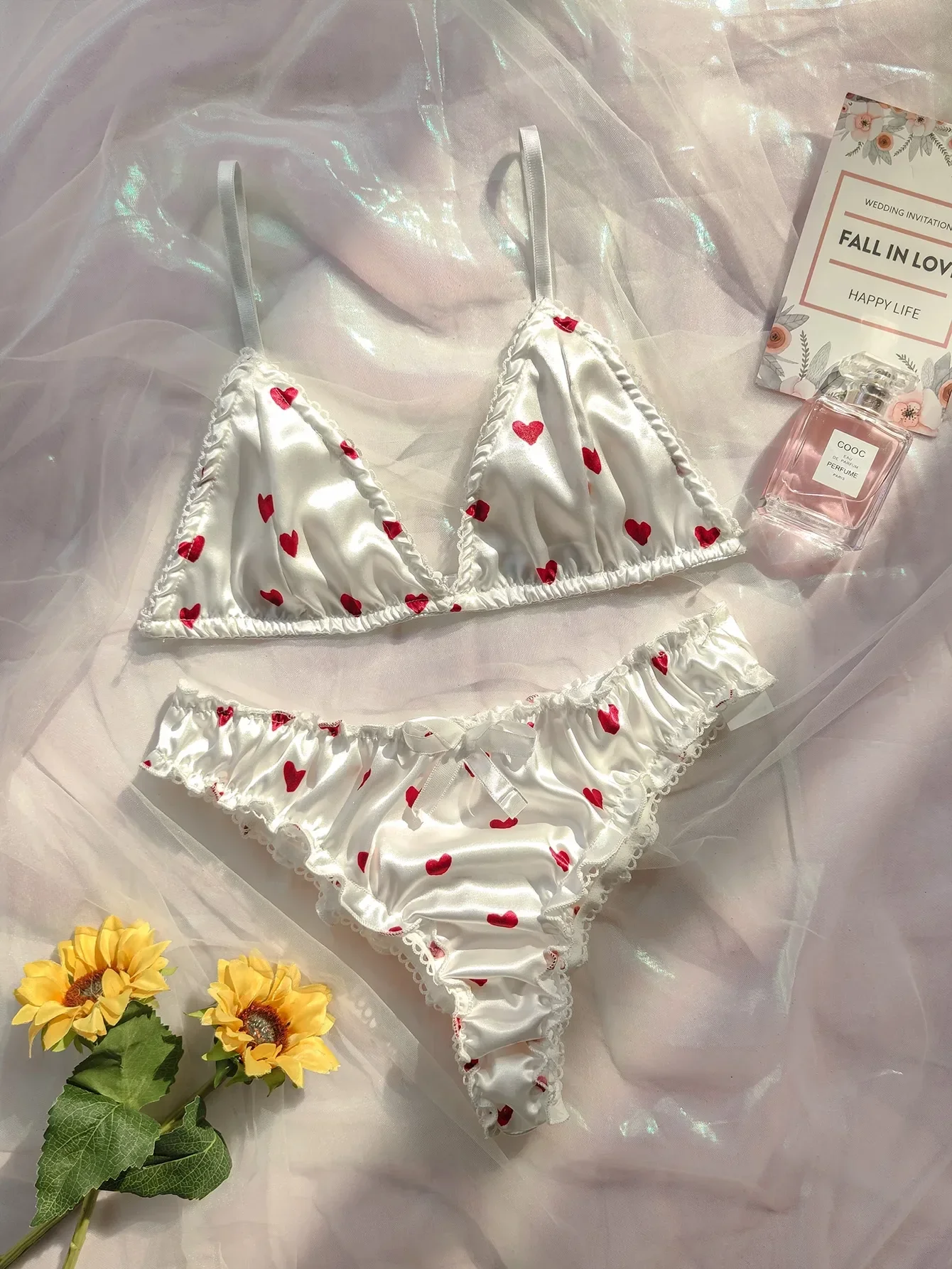 Women's Erotic Lingerie Suit Bowknot Sexy Wire Free Lingerie Underwear Two Piece Female White Set Set Sexy Lingerie Woman's Bra Women's Erotic Lingerie Suit Bowknot Sexy Wire Free Lingerie Underwear Two Piece Female White Set Set Sexy Lingerie Woman's Bra