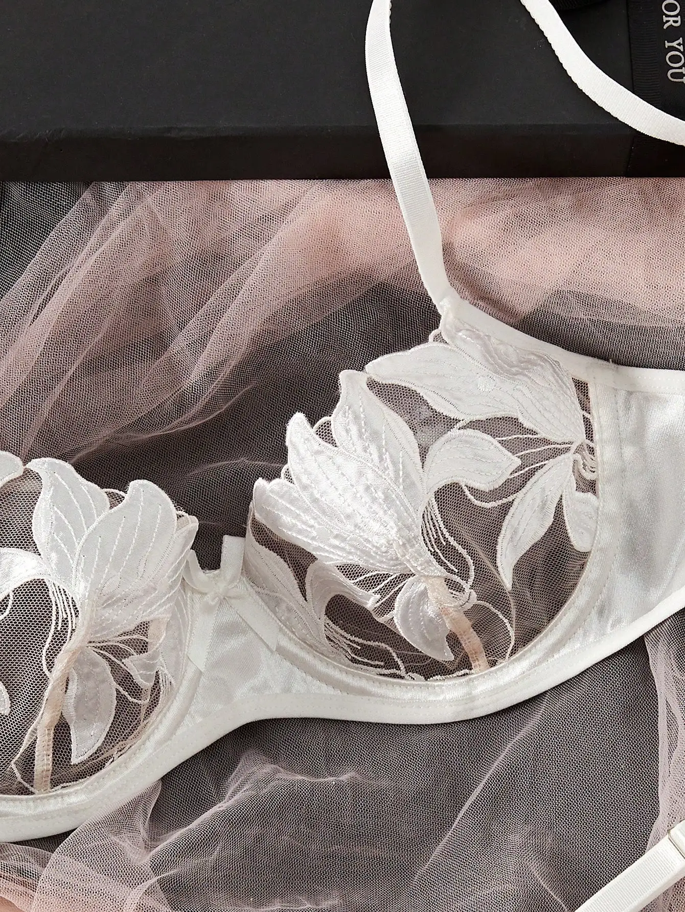 Transparent Floral Two Pieces Exquisite Lace Lingerie Set Ultrathin Bra Briefs Set Solid Exotic Lingerie For Ladies 2024 Transparent Floral Two Pieces Exquisite Lace Lingerie Set Ultrathin Bra Briefs Set Solid Exotic Lingerie For Ladies 2024