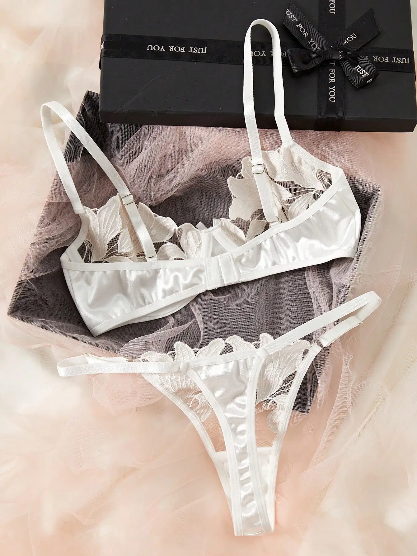 Transparent Floral Two Pieces Exquisite Lace Lingerie Set Ultrathin Bra Briefs Set Solid Exotic Lingerie For Ladies 2024 Transparent Floral Two Pieces Exquisite Lace Lingerie Set Ultrathin Bra Briefs Set Solid Exotic Lingerie For Ladies 2024