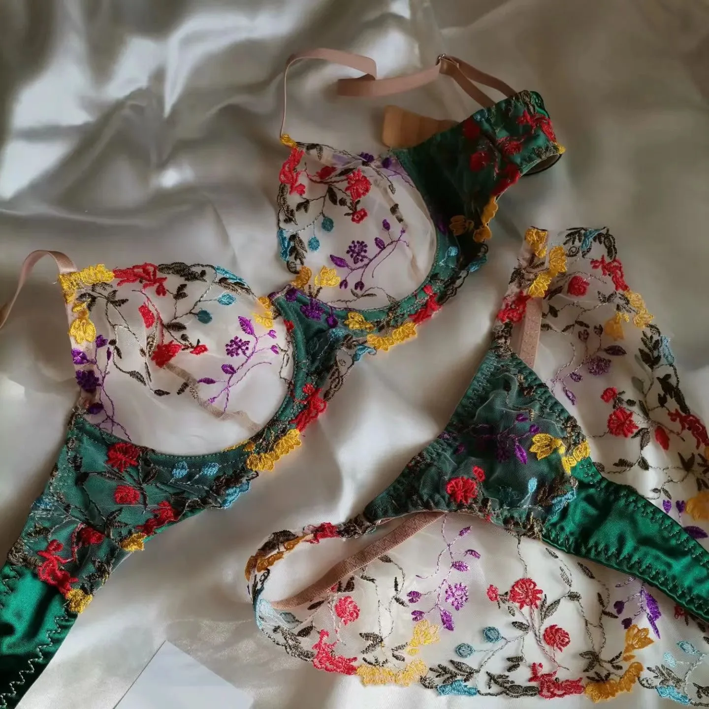 Women Bra and Briefs Sets Lace Flower Embroidery Sexy Perspective Underwire Erotic Lingerie Panty Two-Piece Underwear Set 2023 Women Bra and Briefs Sets Lace Flower Embroidery Sexy Perspective Underwire Erotic Lingerie Panty Two-Piece Underwear Set 2023