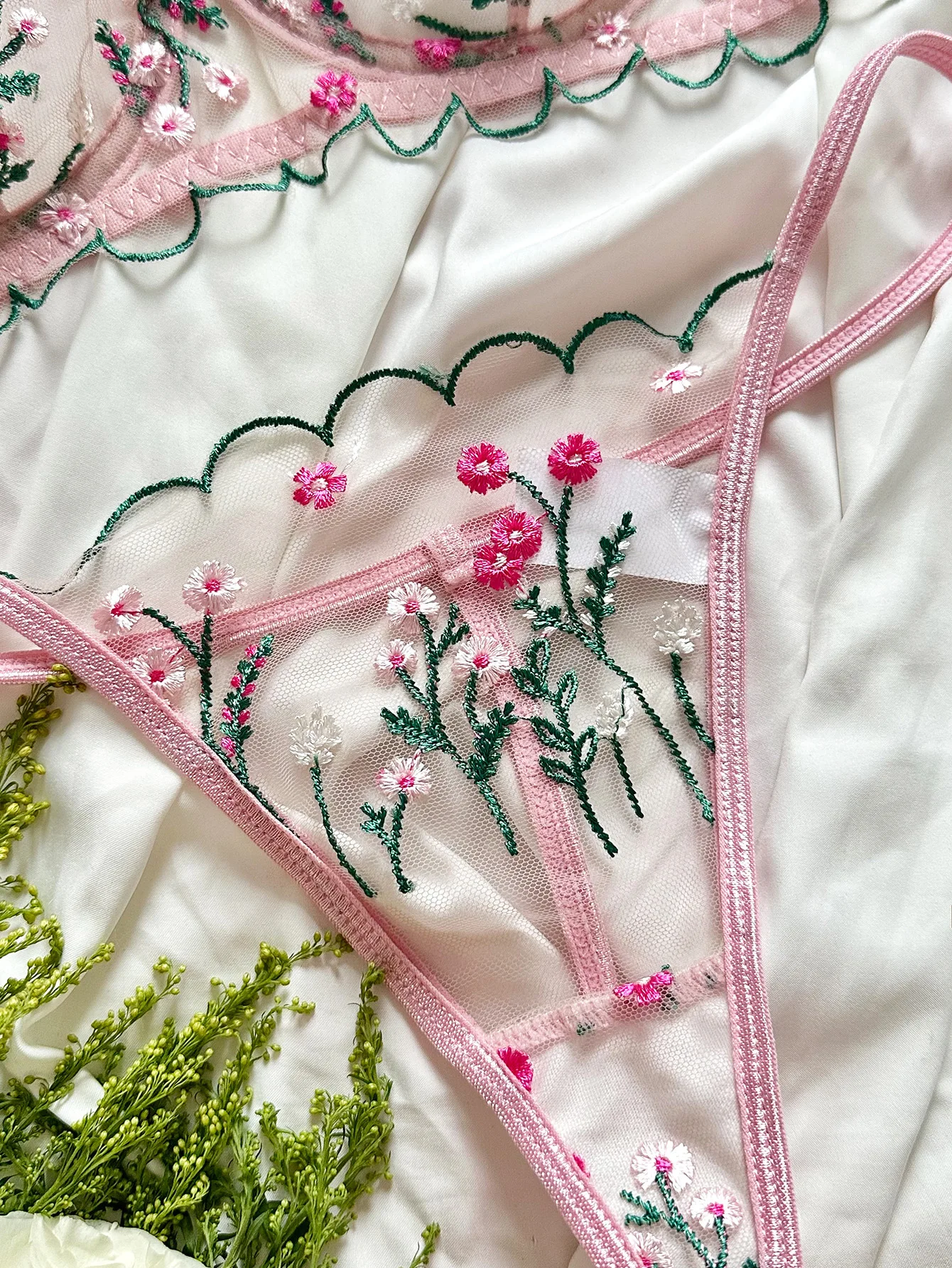 Yimunancy 2-Piece Floral Lingerie Set Women Embroidery Boho Bra + Thong Underwear Set Intimates