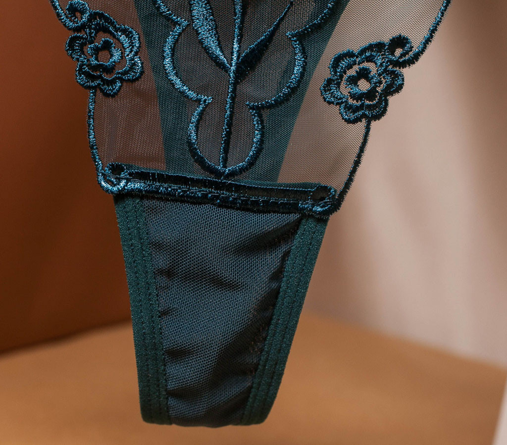 Sexy Embroidery Lace G-String Solid Color Flower Print Thongs Seamless Open Crotch T Back Embroidery Lingerie For Ladies