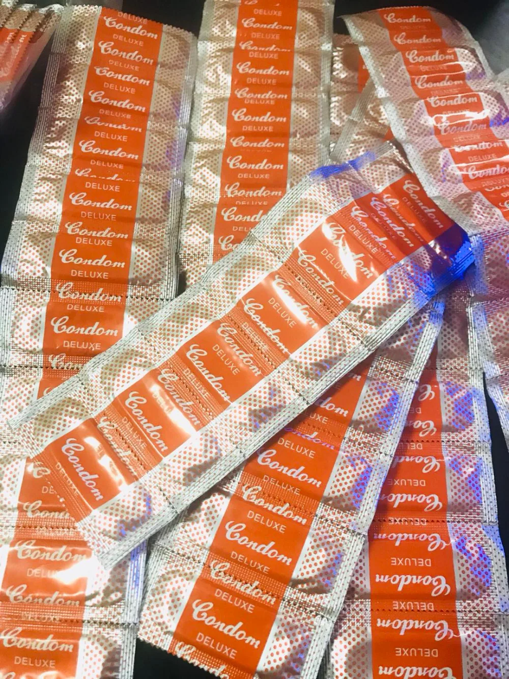 100 pcs/lot 80 pcs/lot Condoms Flavor Extra Safer Super-lubrication Big Dotted with Spike Latex Condom for Men Sex Toy Products 100 pcs/lot 80 pcs/lot Condoms Flavor Extra Safer Super-lubrication Big Dotted with Spike Latex Condom for Men Sex Toy Products