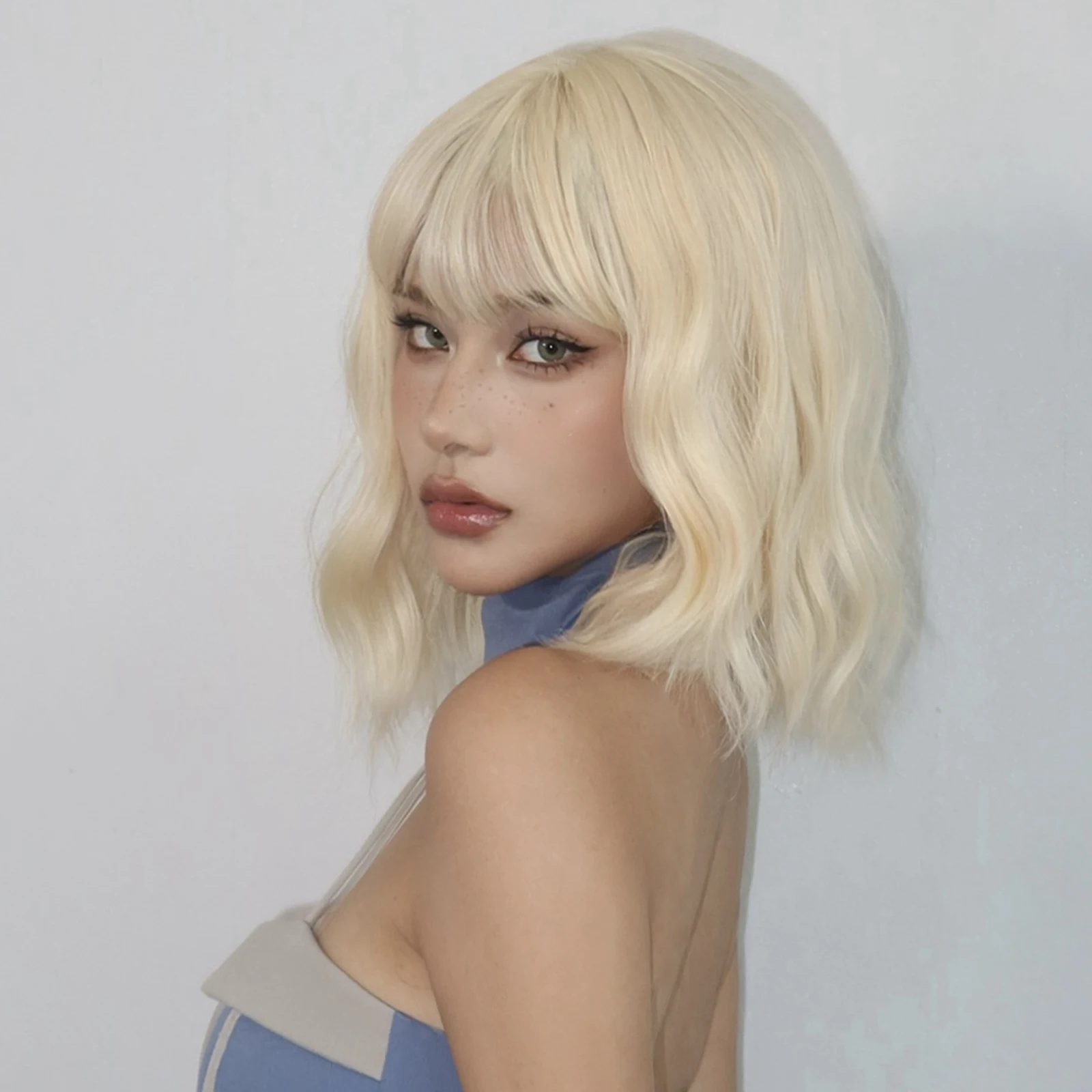 Blonde Short Curly Bob Synthetic Wigs with Bangs Platium Golden Lolita Cosplay Wigs for Women Daily Party Cosplay Heat Resistant