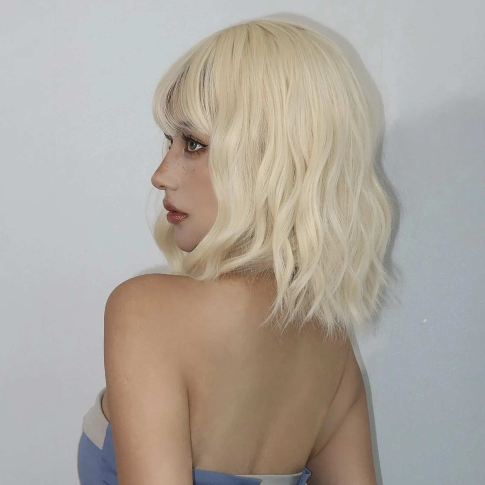 Blonde Short Curly Bob Synthetic Wigs with Bangs Platium Golden Lolita Cosplay Wigs for Women Daily Party Cosplay Heat Resistant