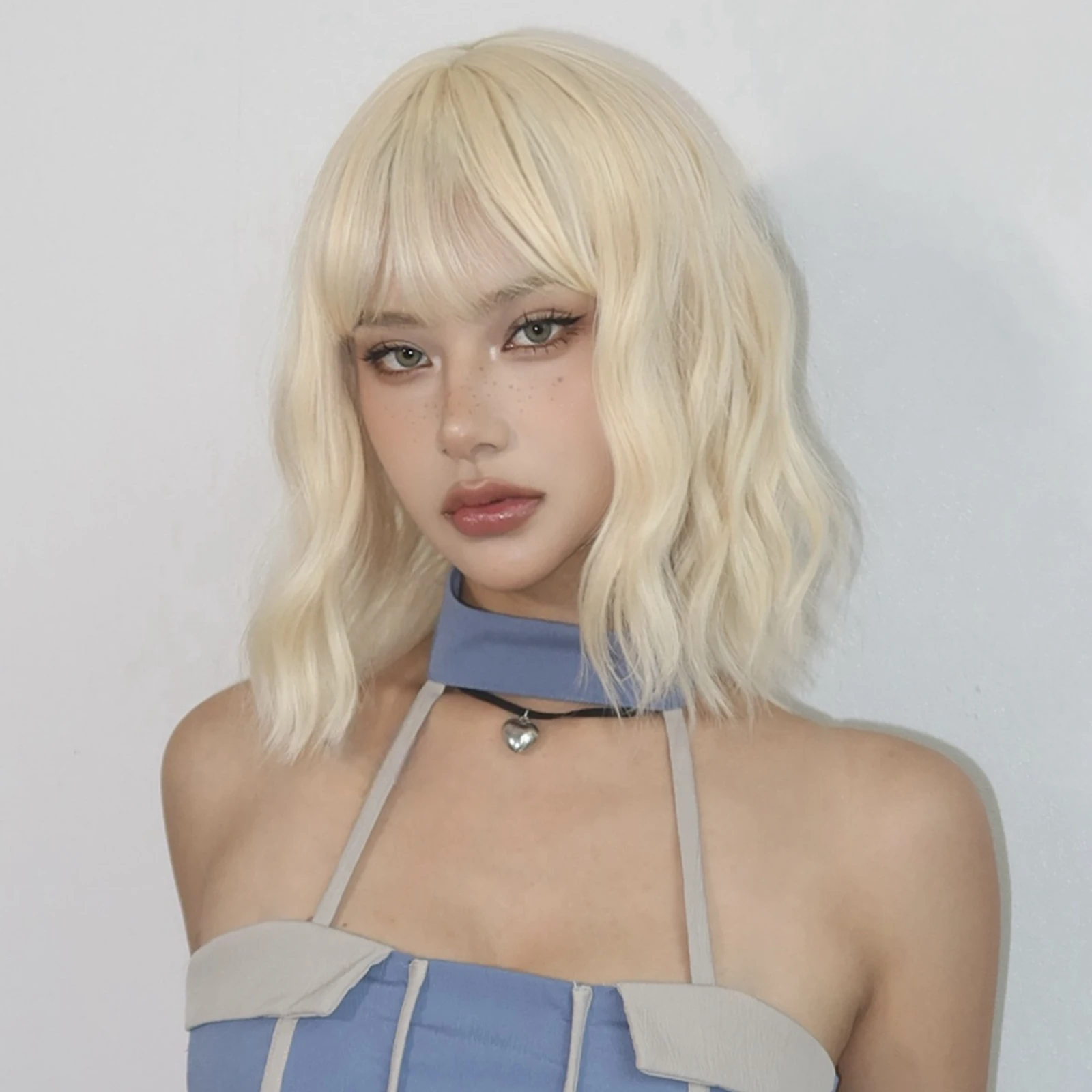 Blonde Short Curly Bob Synthetic Wigs with Bangs Platium Golden Lolita Cosplay Wigs for Women Daily Party Cosplay Heat Resistant