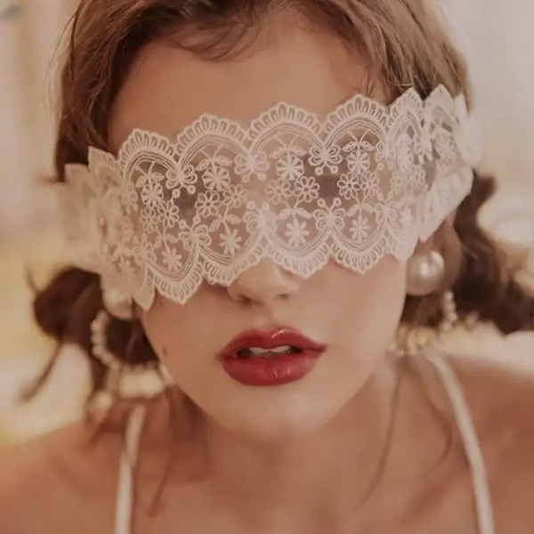 1pc Lady Sexy Lace Eye Mask Blindfolds Black White Cutout Patch Blindfolds Exotic Apparel Style Clothing for Female Hollow Game
