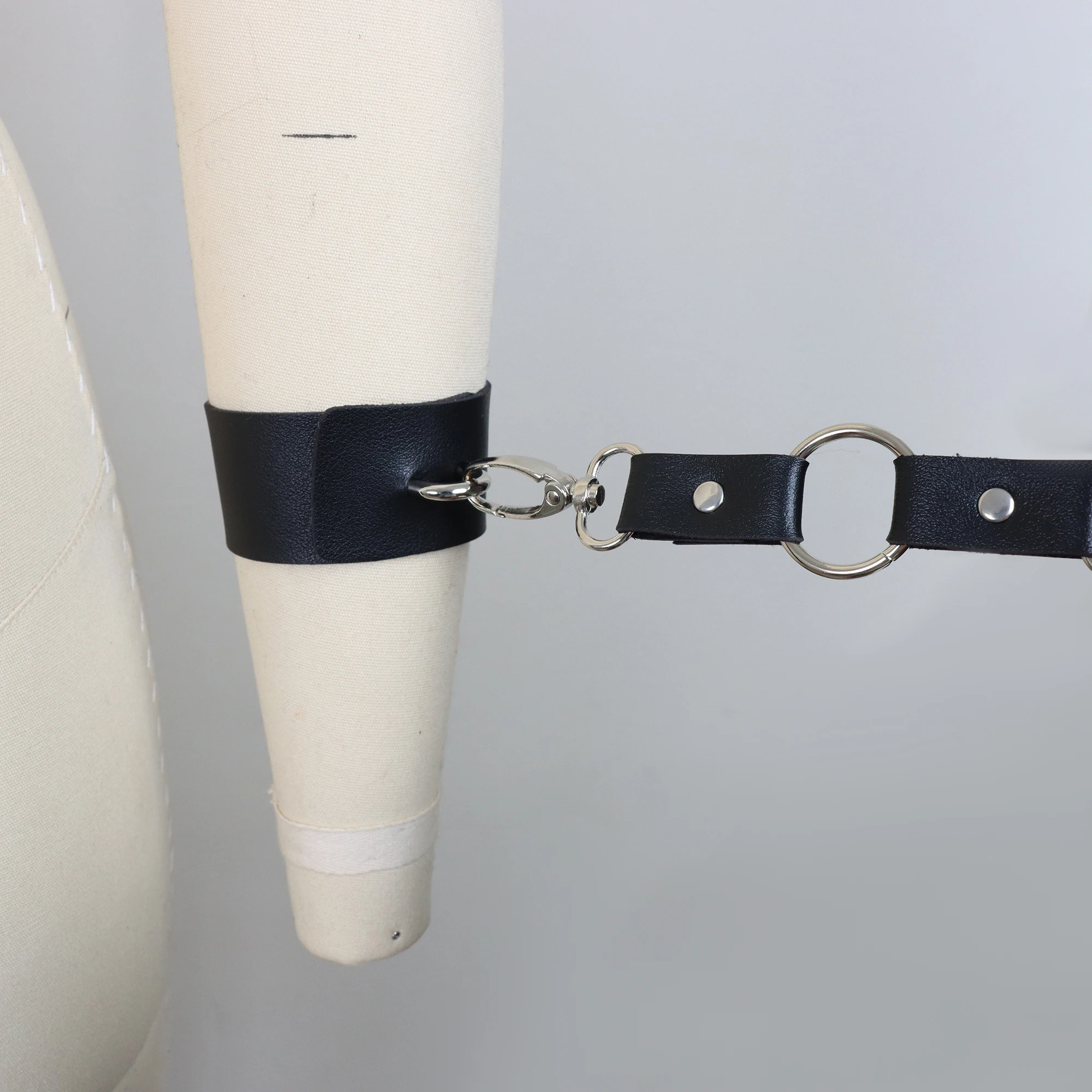 Exotic Bdsm Slave Bondage Leather Collar with Leash Choker Necklace Animal Pet Accessories Adjustable Black Sex Accessories Exotic Bdsm Slave Bondage Leather Collar with Leash Choker Necklace Animal Pet Accessories Adjustable Black Sex Accessories